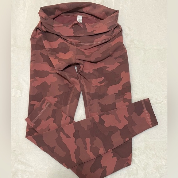 NWOT Lululemon Print Yoga Pants - Picture 2 of 3